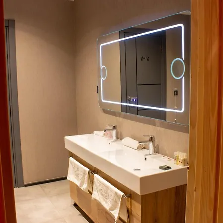 Otel Ramada By Wyndham 5*