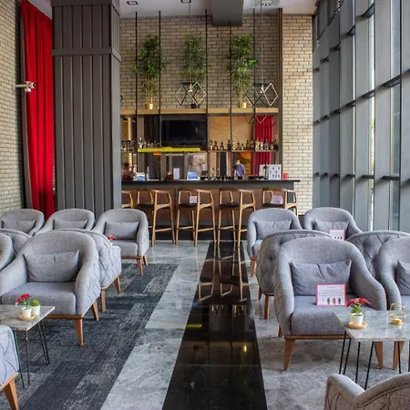 Ramada By Wyndham فندق Tire