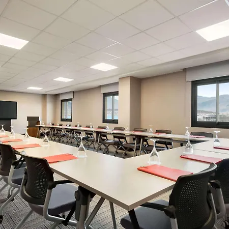 Ramada By Wyndham فندق Tire