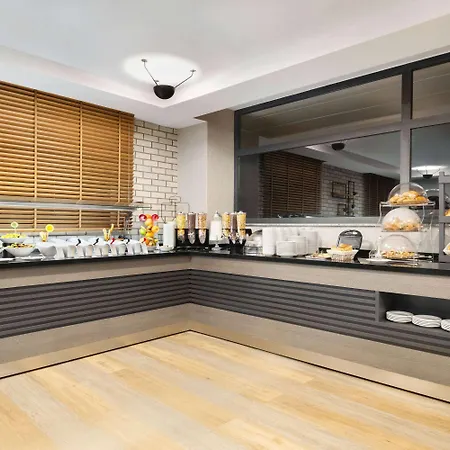 فندق Ramada By Wyndham Tire