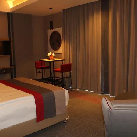 Otel Ramada By Wyndham Tire