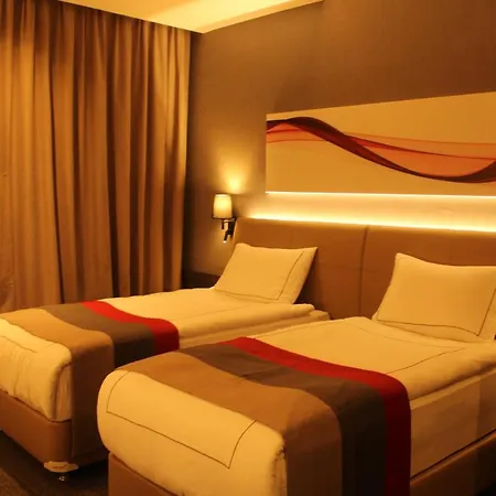 Ramada By Wyndham Otel 5*