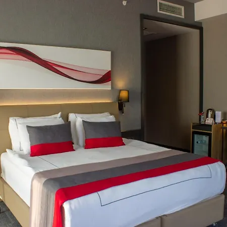 Ramada By Wyndham 5* Tire