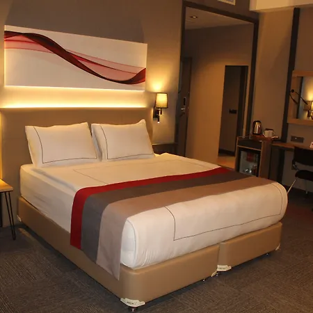 Ramada By Wyndham فندق 5*