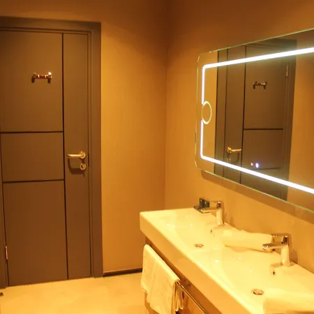 מלון Ramada By Wyndham 5*