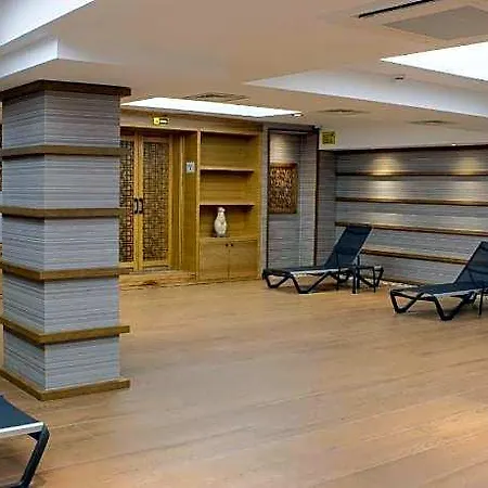 Ramada By Wyndham 5* Tire