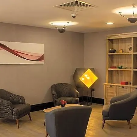 Ramada By Wyndham 5* Tire