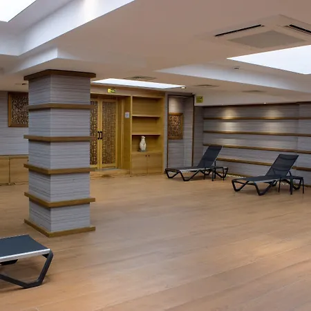 Ramada By Wyndham 5* Tire