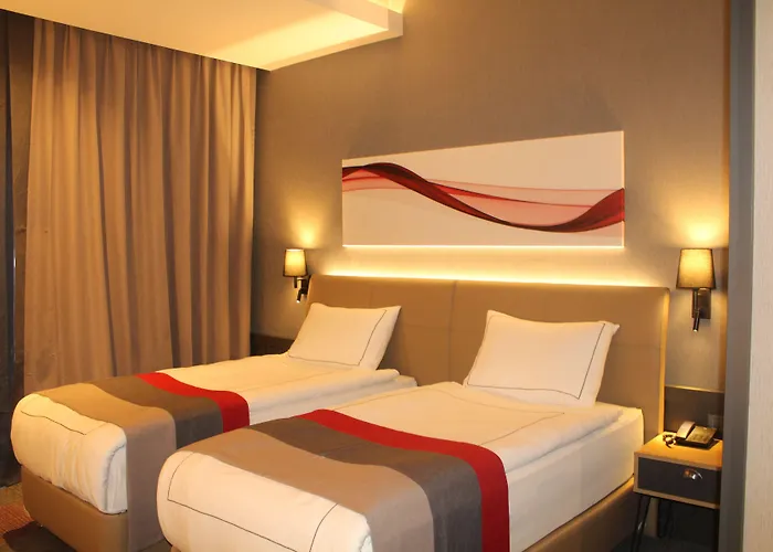 Ramada By Wyndham Отель